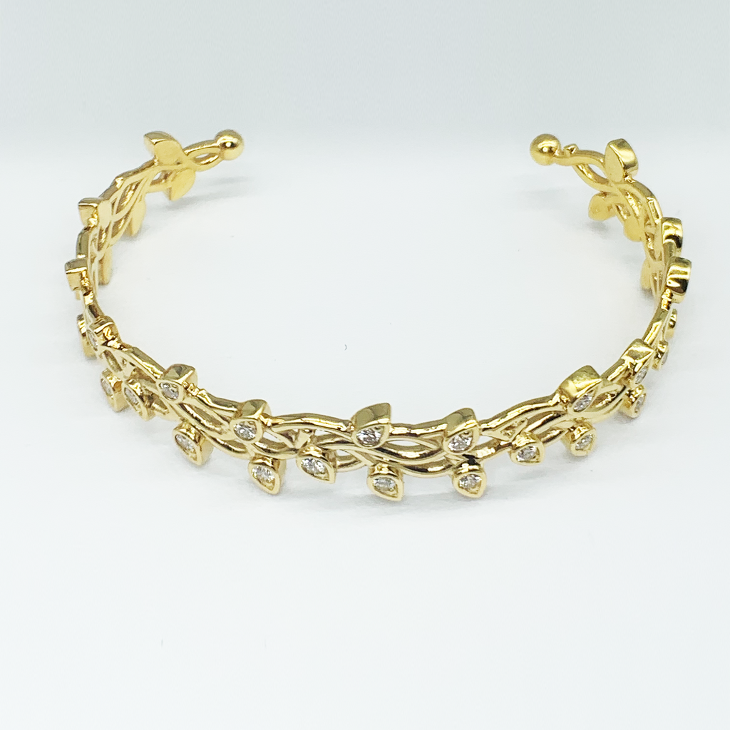 CA 18 Karat Thorn and Flower yellow Gold and Diamonds Bracelet