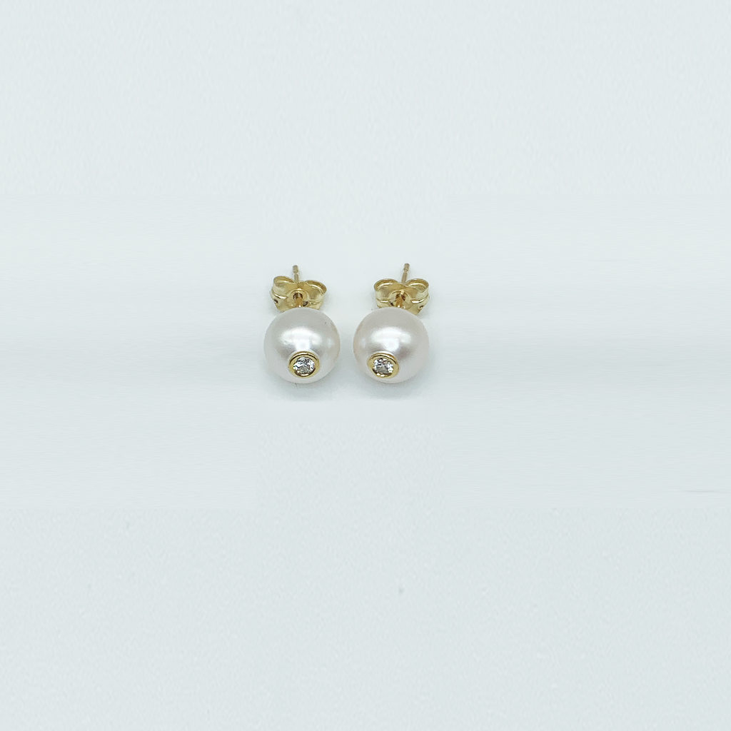 CA Prince Diamond - Akoya Pearl and 18 Karat Yellow Gold Bezel stud ear rings