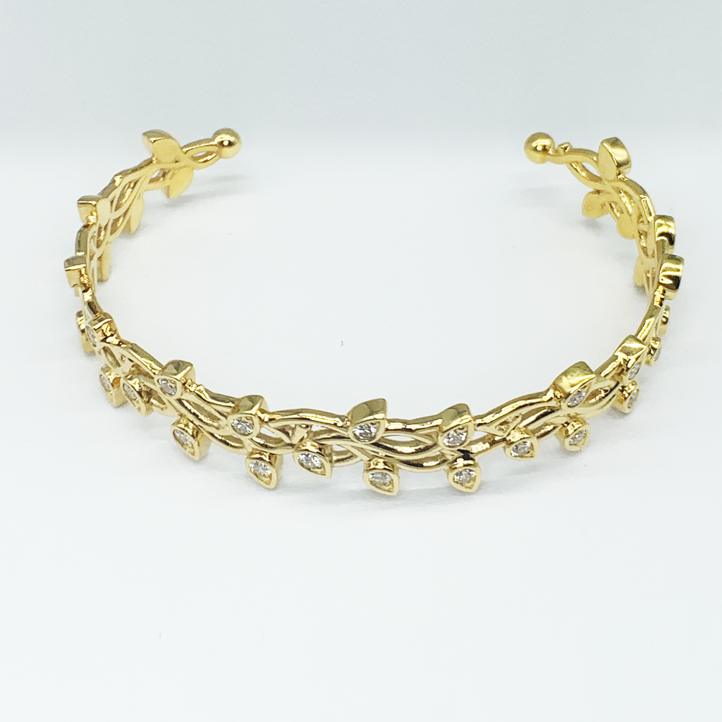 Textured Knot 18k Gold Link Bracelet | Gold link bracelet, Link bracelets,  Gold