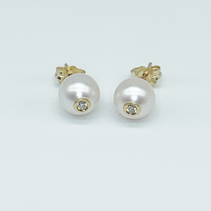 CA Prince Diamond - Akoya Pearl and 18 Karat Yellow Gold Bezel stud ear rings